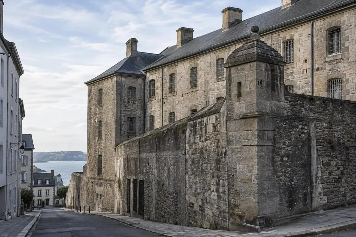 Visiter Pontaniou Brest : vue extérieure de l’ancienne prison de Pontaniou